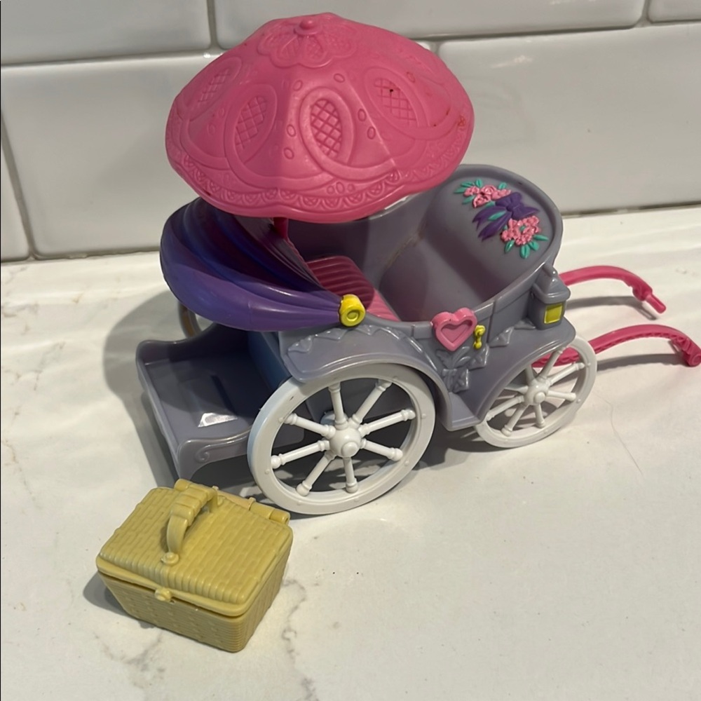 COPY - Fisher Price Sweet Streets - Ice Cream Truck, Carousel, Horse and Carria… - Picture 7 of 8